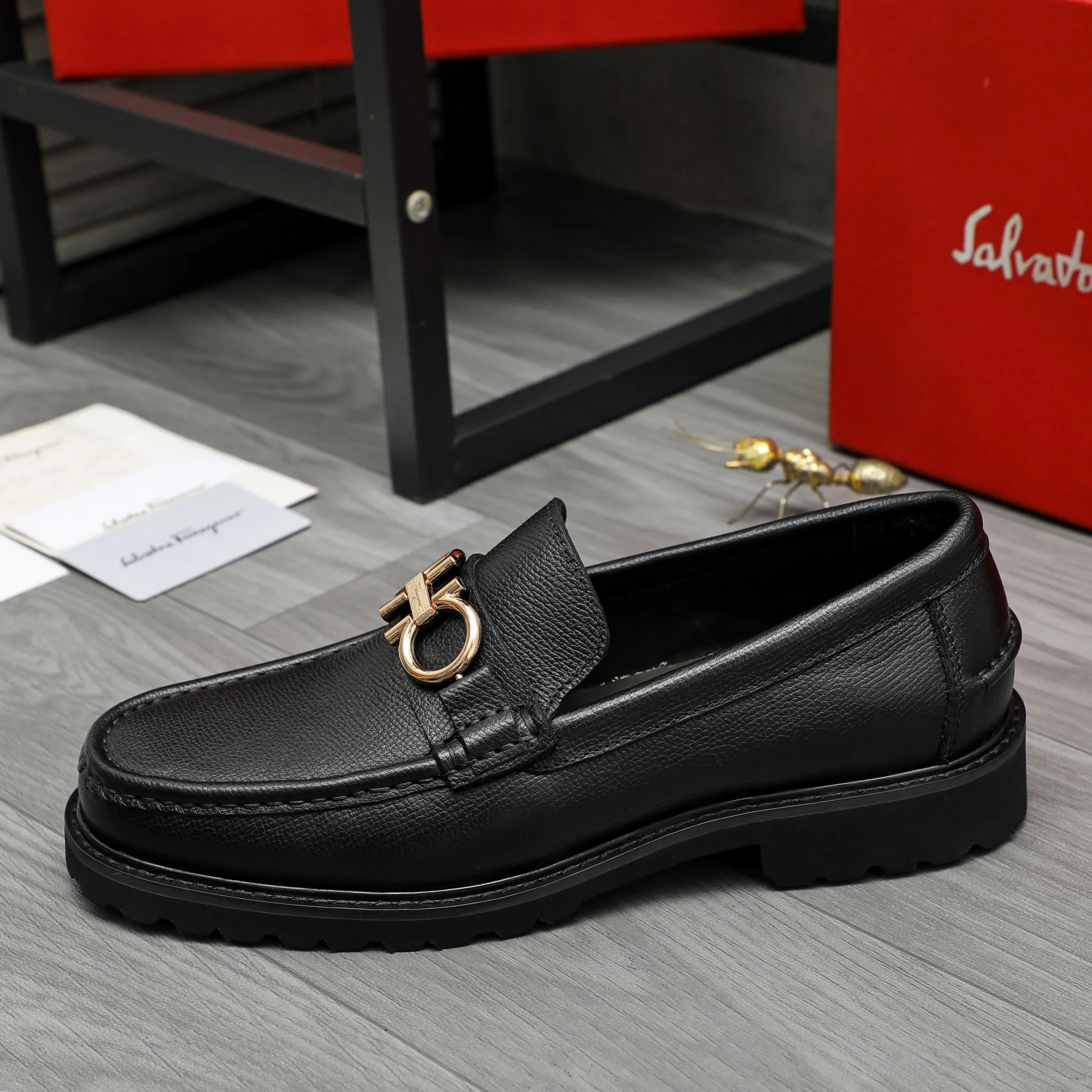 Men's shoes 💰442 Product trademark: Ferragamo "Ferragamo" business formal leather shoes Regular size: 38-46 (45.46 is custom-made and non-returnable) Product materials: Selected small pebbled cowhide upper, cowhide lining, non-slip rubber outsole